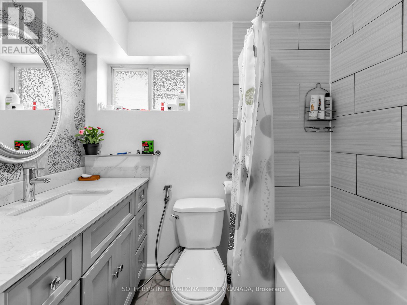 Semi-Detached/Link at 3352 QUEEN FREDERICA DRIVE, Mississauga