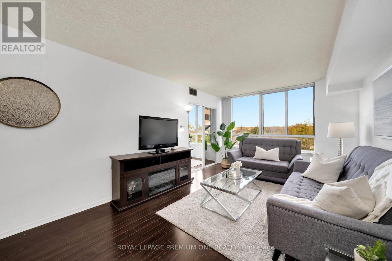 Apartment at 310 - 1001 CEDARGLEN GATE, Mississauga (Erindale)