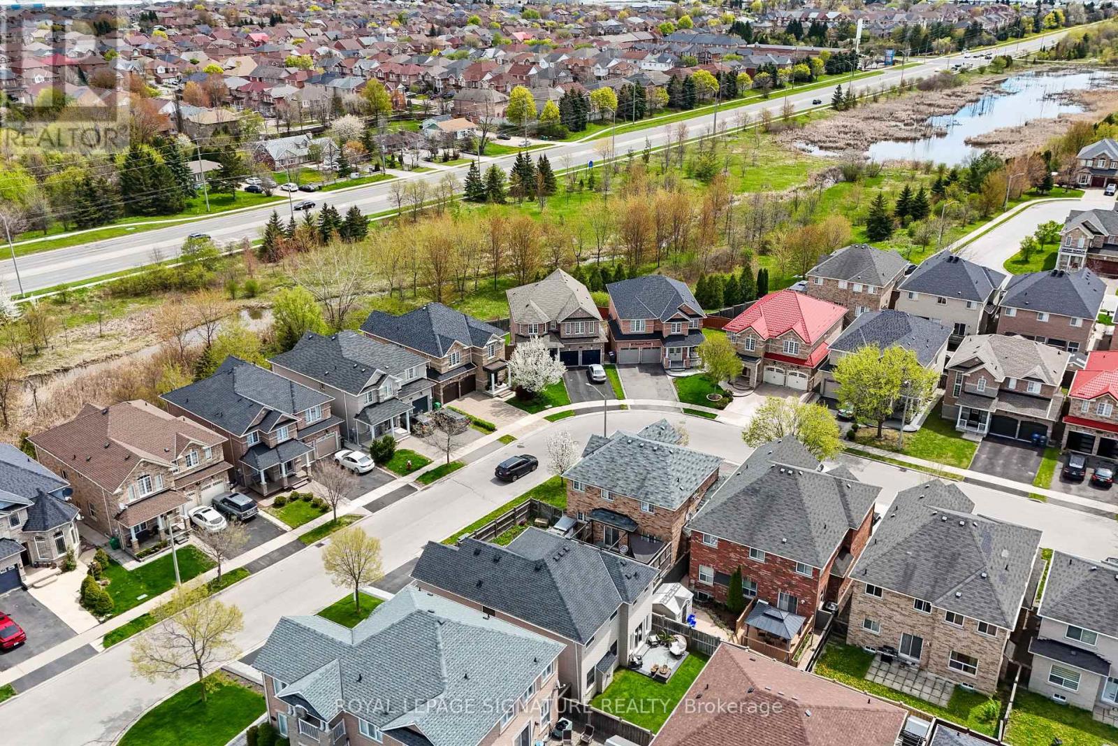 Detached at 18 SENWOOD STREET, Brampton (Fletcher's Meadow)