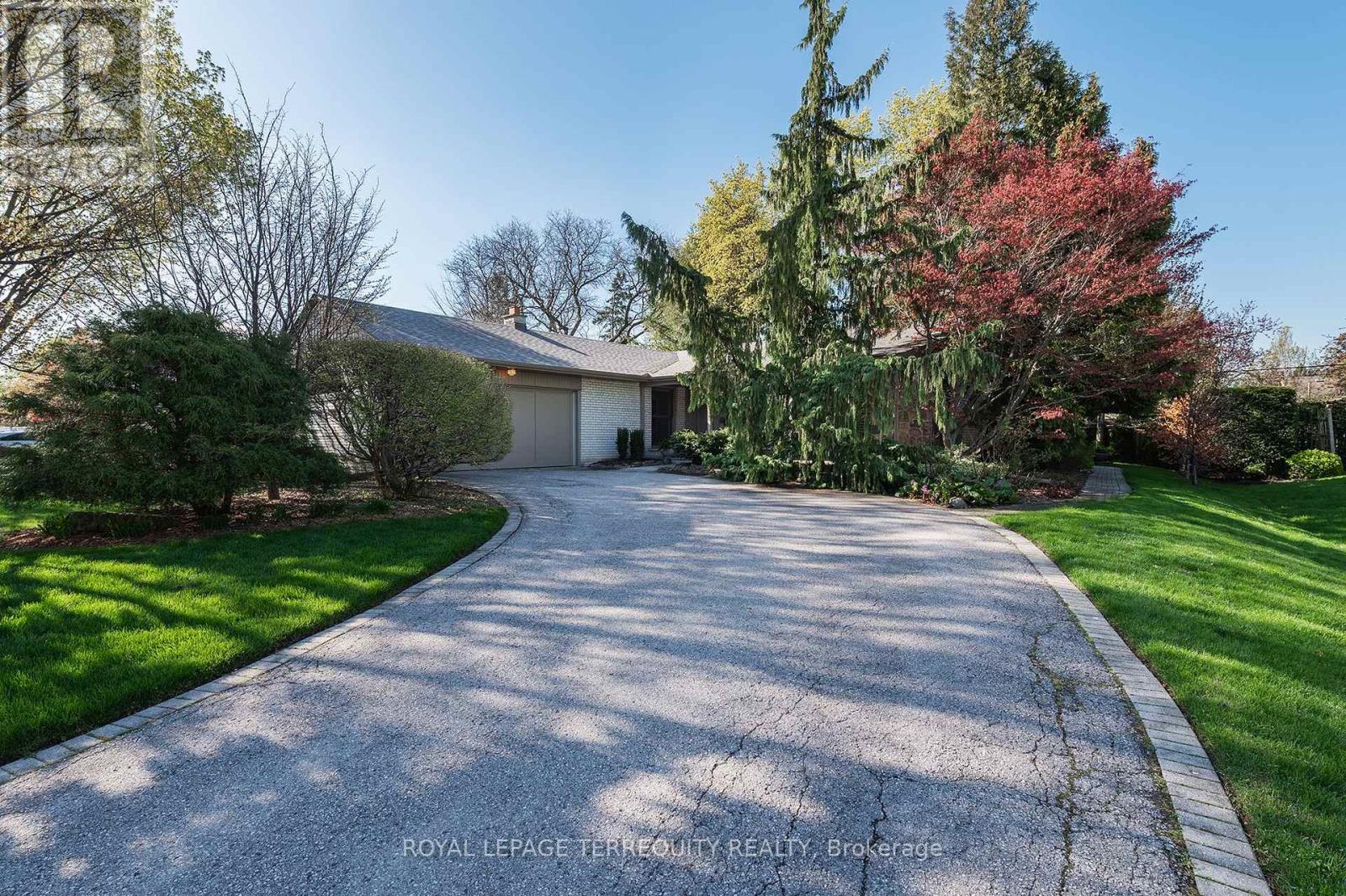 Detached at 496 THE KINGSWAY, Toronto (Princess-Rosethorn)