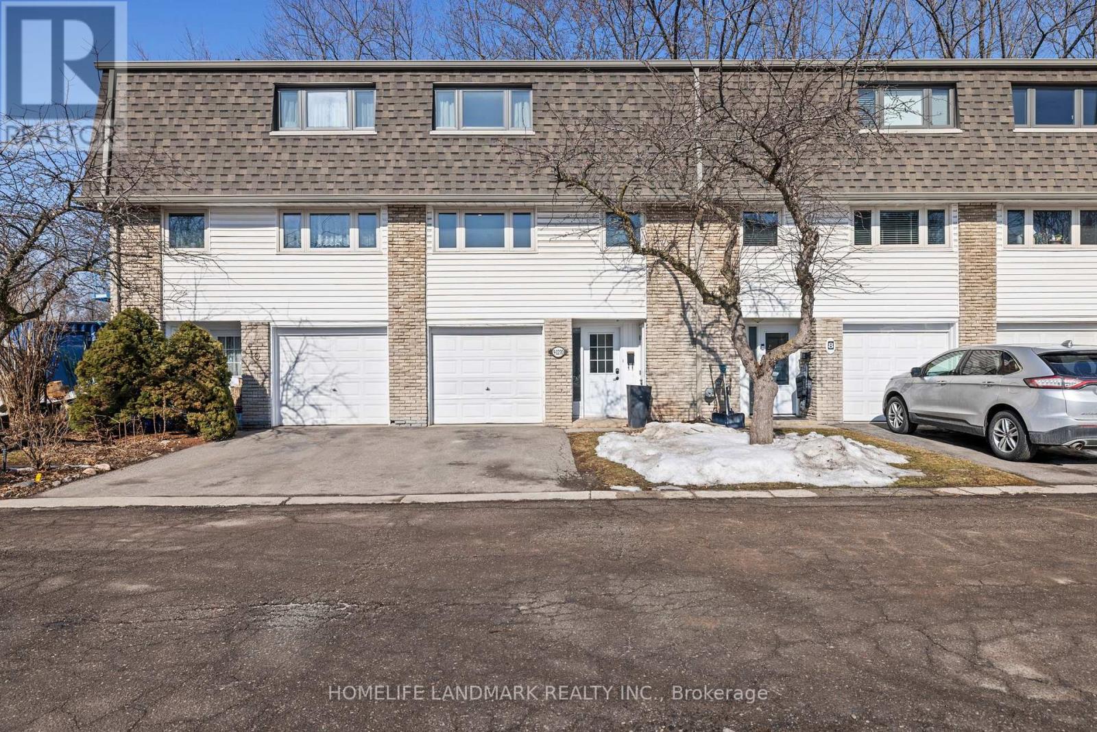 Townhouse at 9 - 1270 GAINSBOROUGH DRIVE, Oakville (FA Falgarwood)