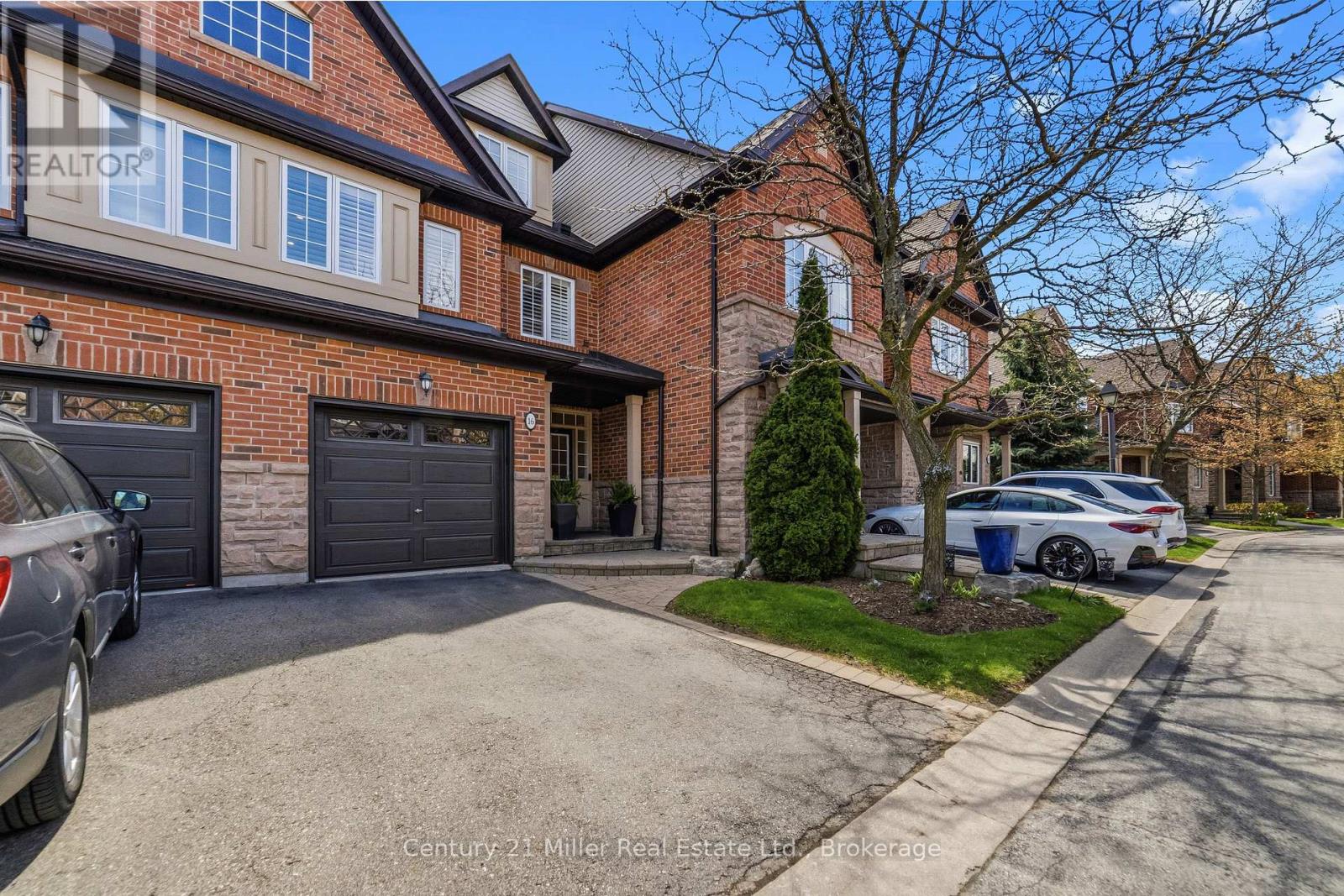 Townhouse at 16 - 300 RAVINEVIEW WAY, Oakville (WC Wedgewood Creek)