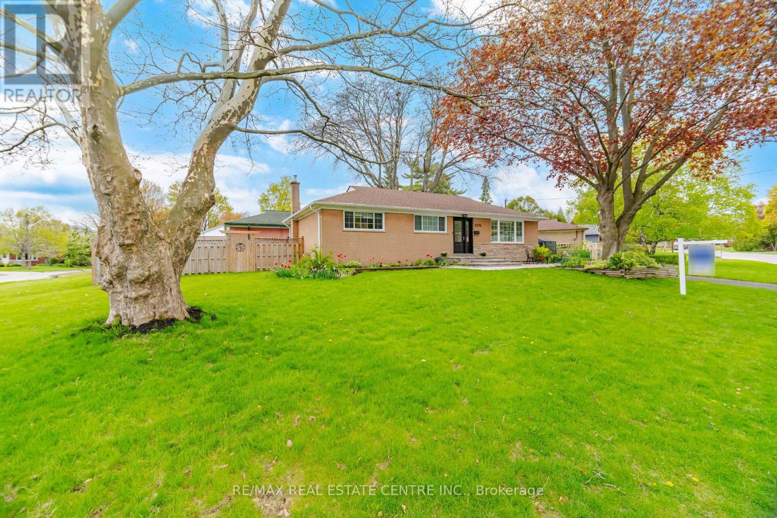 Detached at 1376 ROYAL DRIVE, Burlington (Mountainside)