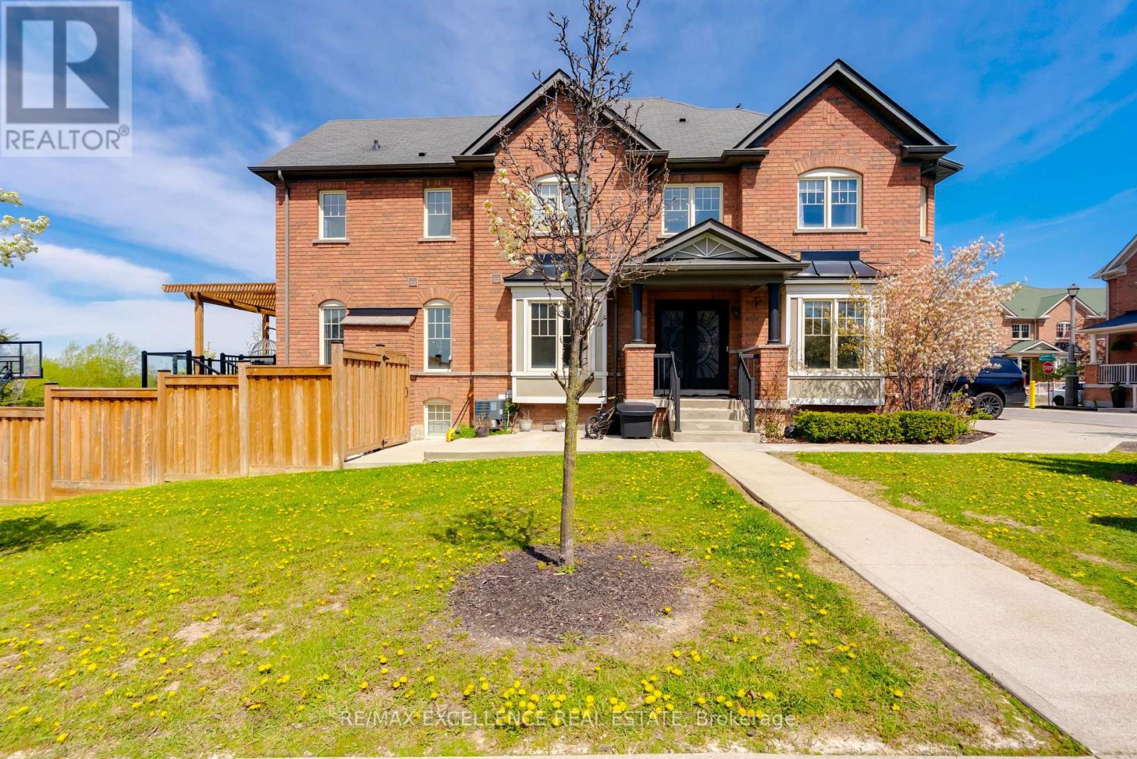 Townhouse at 18 DAVENHILL ROAD, Brampton (Bram East)