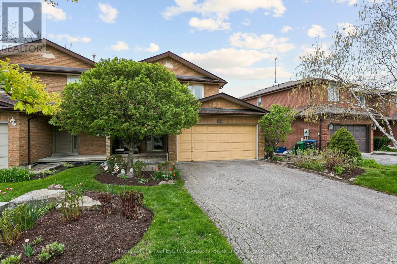 Semi-Detached/Link at 290 HILLSIDE DRIVE, Mississauga (Streetsville)