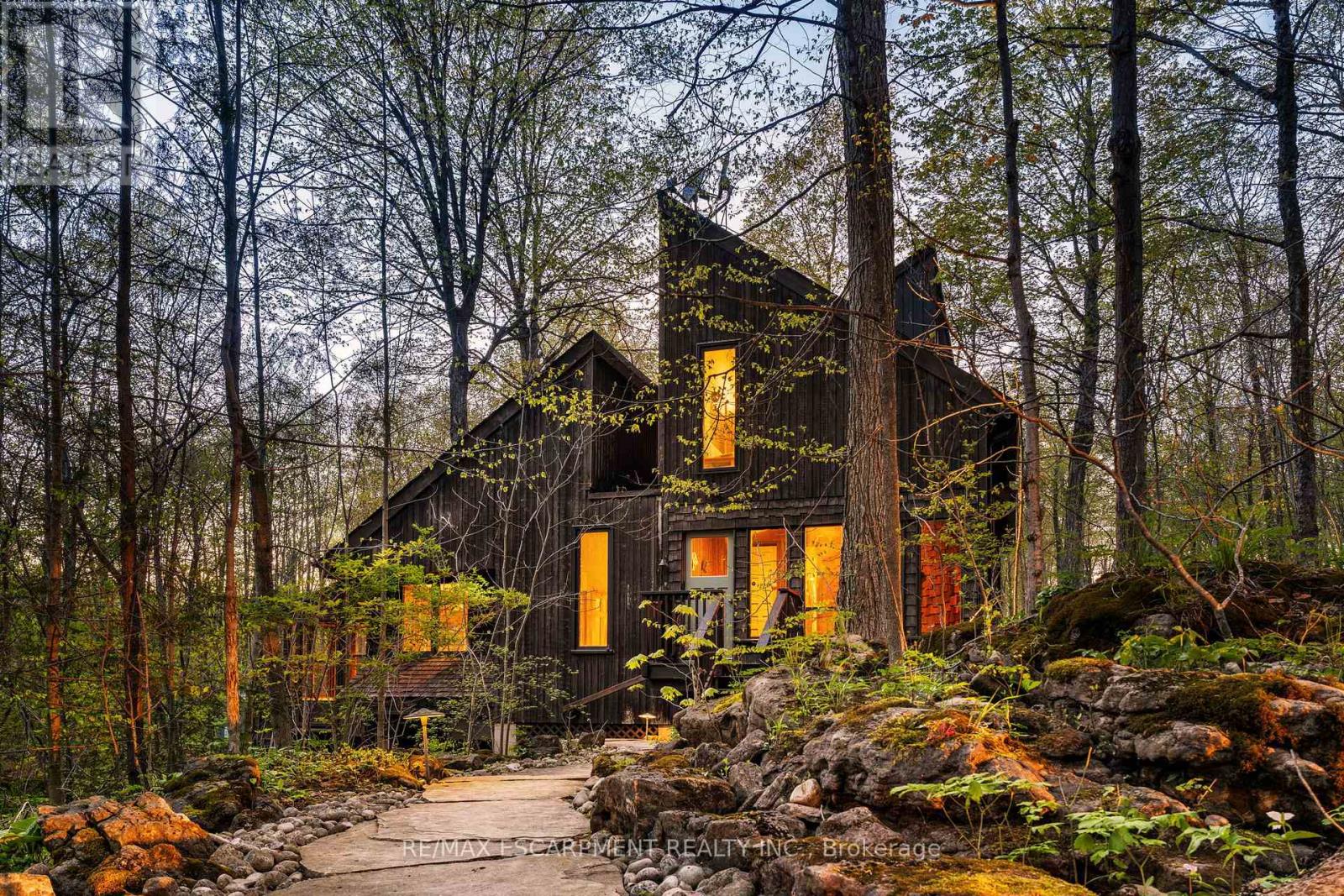 Detached at 7702 MCNIVEN ROAD, Milton