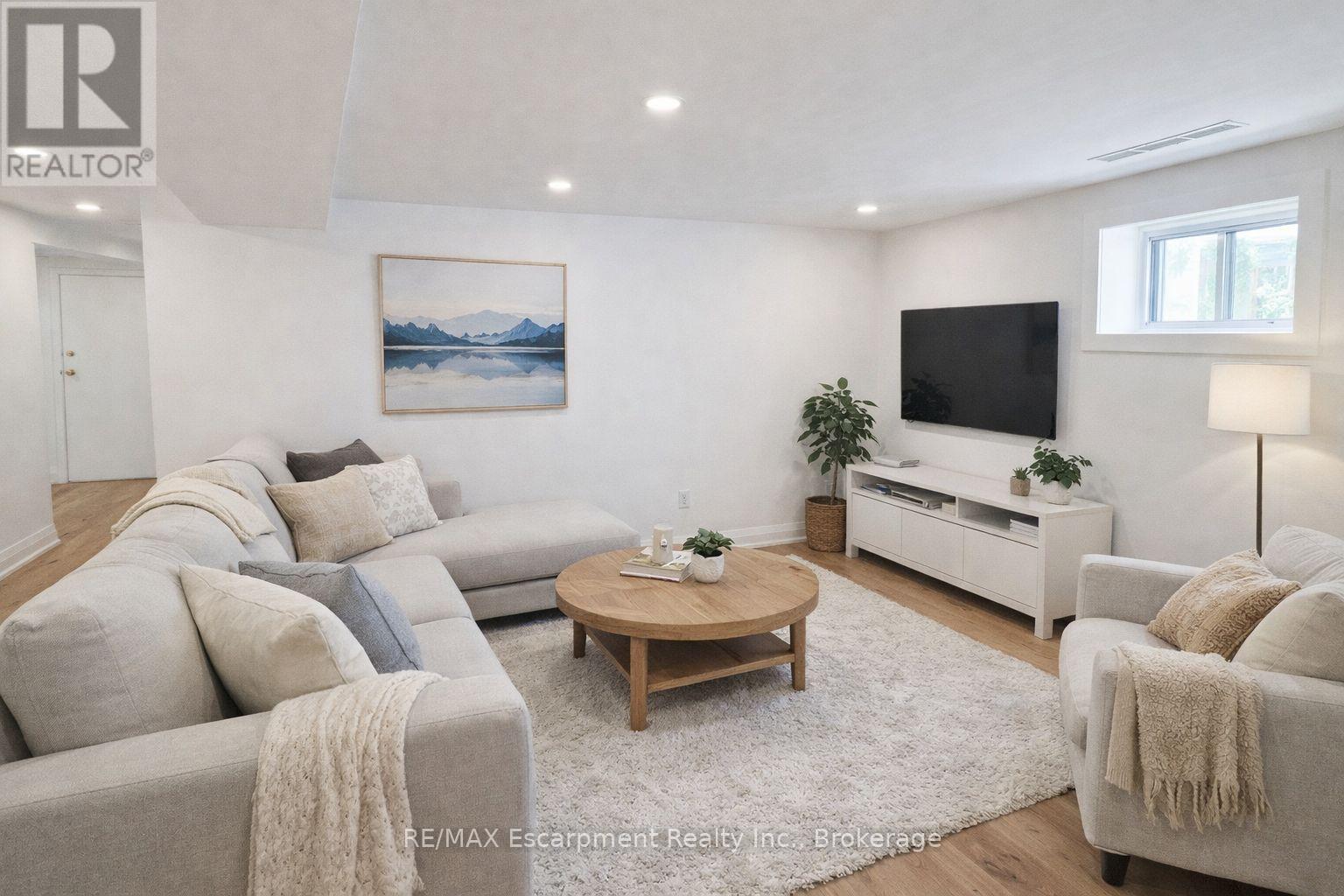 Detached at 135 DEANE AVENUE, Oakville