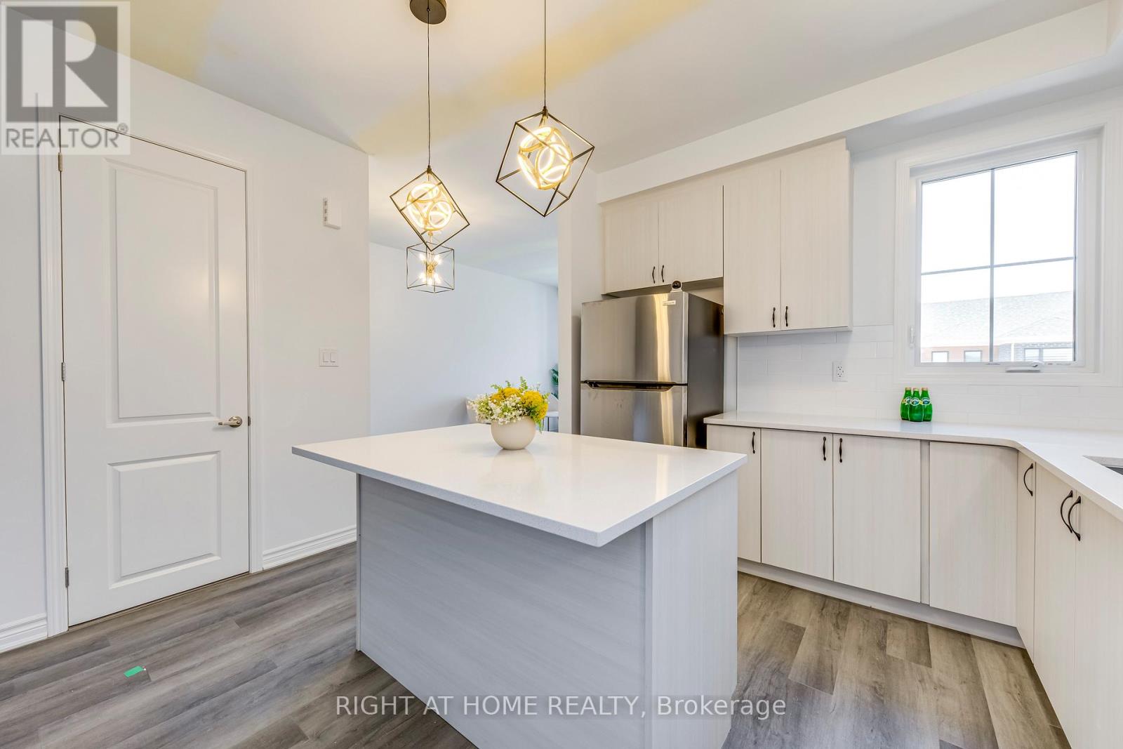 Townhouse at 1805 THAMES CIRCLE, Milton