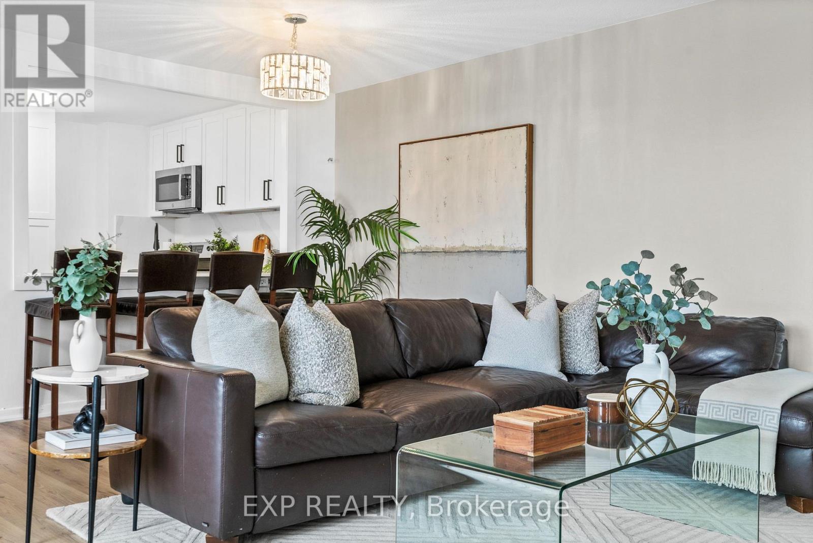 Apartment at 905 - 2323 CONFEDERATION PARKWAY, Mississauga (Cooksville)