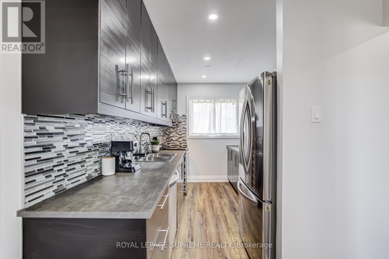 Townhouse at 18 JULIETTE SQUARE, Brampton