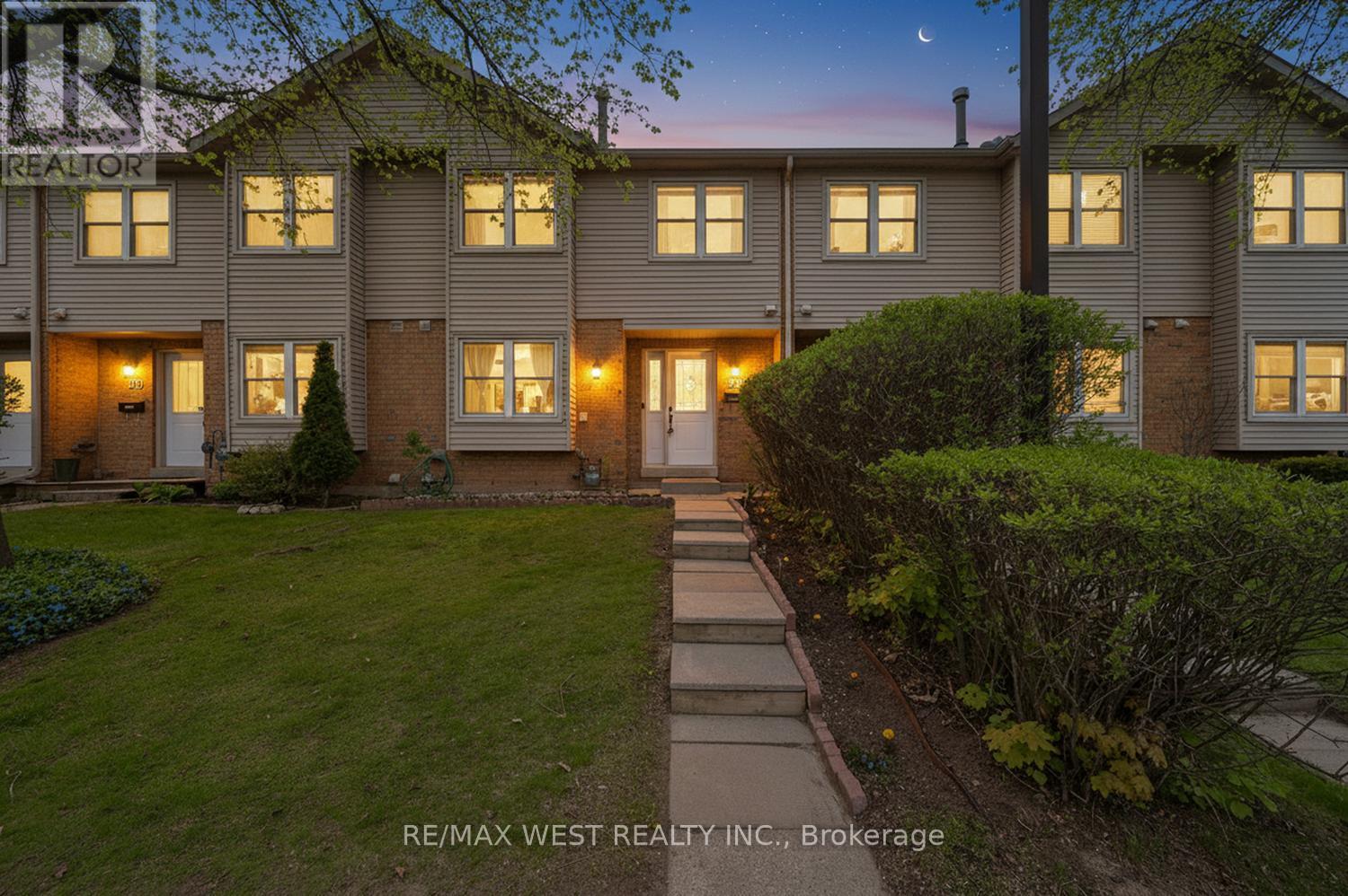 Townhouse at 38 - 2065 AMHERST HEIGHTS COURT, Burlington (Brant Hills)