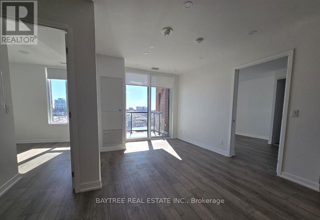 Apartment at 915 - 3100 KEELE STREET, Toronto (Downsview-Roding-CFB)
