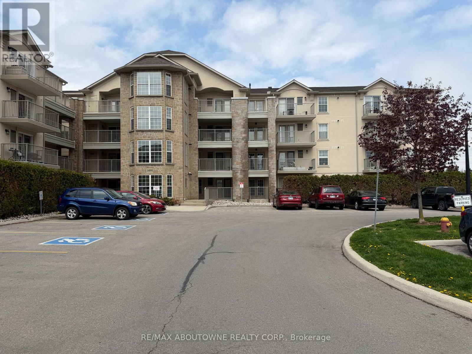 Apartment at 109 - 1490 BISHOPS GATE, Oakville (GA Glen Abbey)