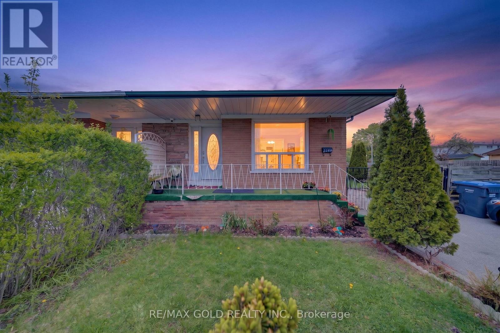 Semi-Detached/Link at 3289 VICTORY CRESCENT, Mississauga (Malton)