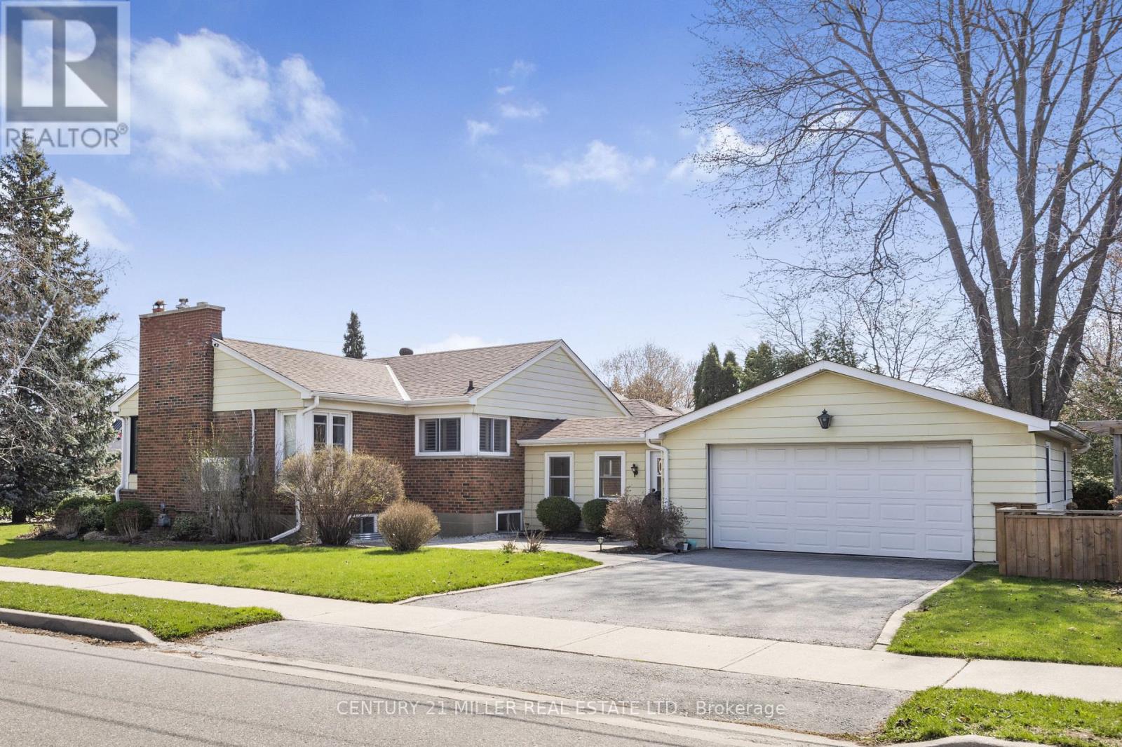 Detached at 248 KINGSLEIGH COURT, Milton (OM Old Milton)