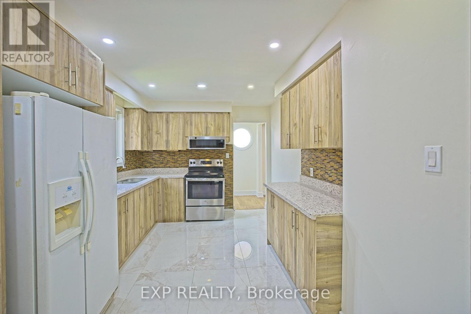 Semi-Detached/Link at UPPER - 4 FALLWAY ROAD, Brampton