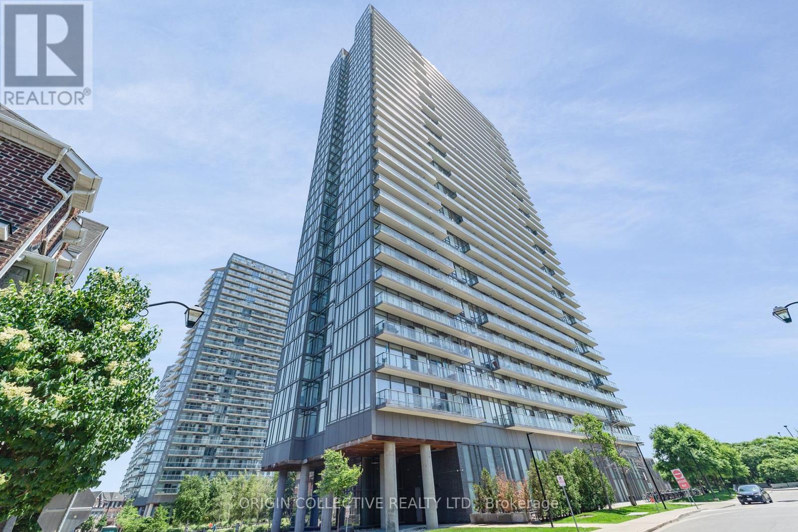Apartment at 302 - 105 THE QUEENSWAY AVENUE, Toronto (High Park-Swansea)