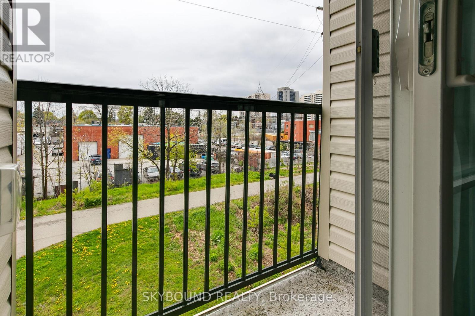 Townhouse at 223 - 380 HOPEWELL AVENUE, Toronto