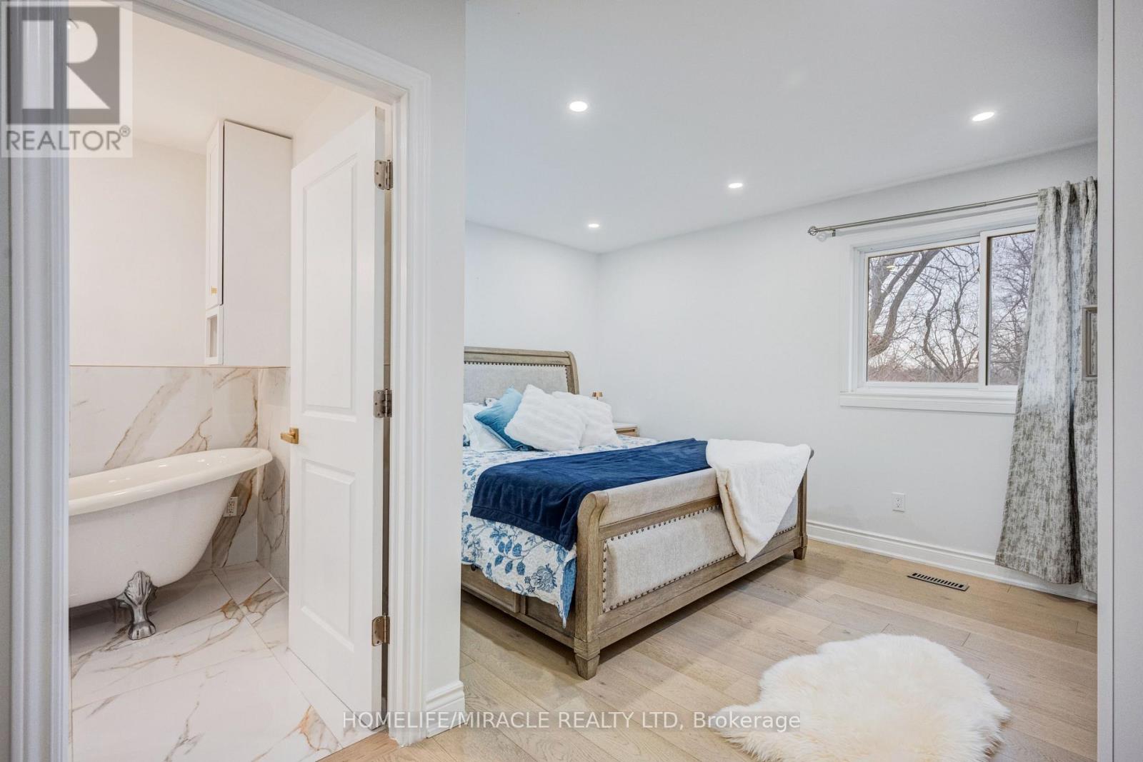 Detached at 204 SHERATON COURT, Oakville