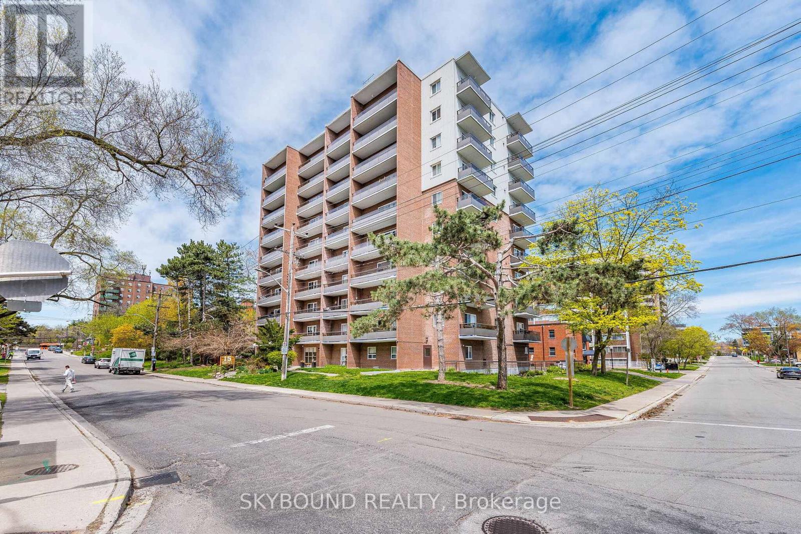 Apartment at 305 - 15 ELIZABETH STREET N, Mississauga (Port Credit)