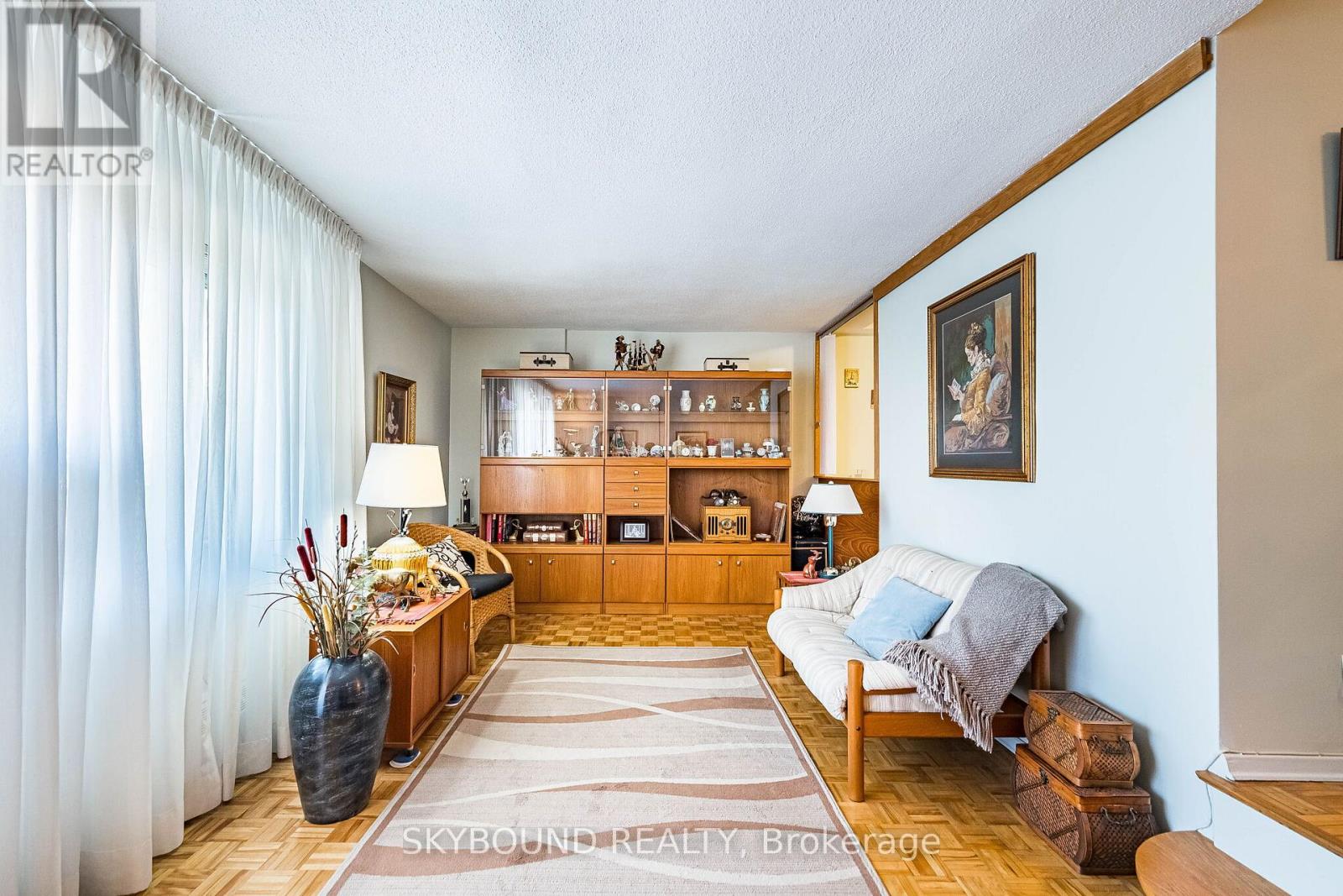 Apartment at 305 - 15I ELIZABETH STREET N, Mississauga