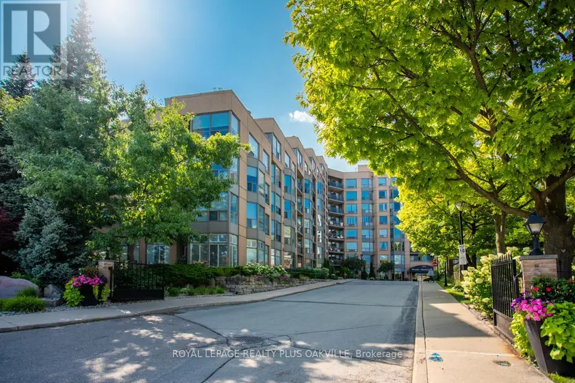 Apartment at 207 - 2511 LAKESHORE ROAD W, Oakville