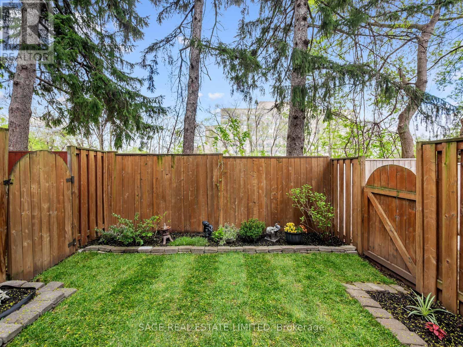 Townhouse at 5 - 3071 TREADWELLS DRIVE, Mississauga