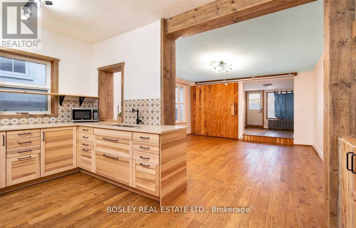 Apartment at UPPER - 2994 DUNDAS STREET W, Toronto (Junction Area)