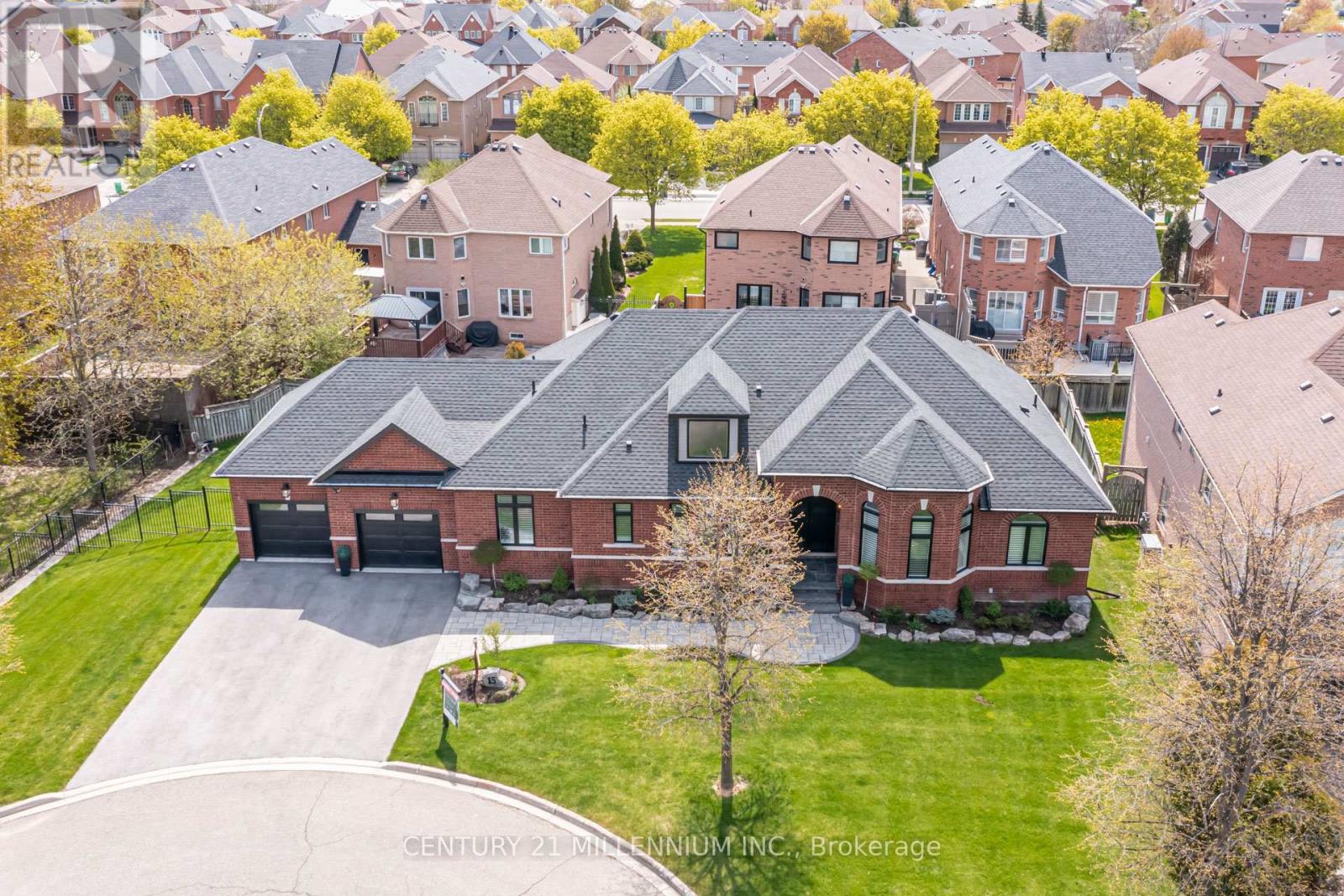 Detached at 15 BIMMER PLACE, Brampton (Snelgrove)