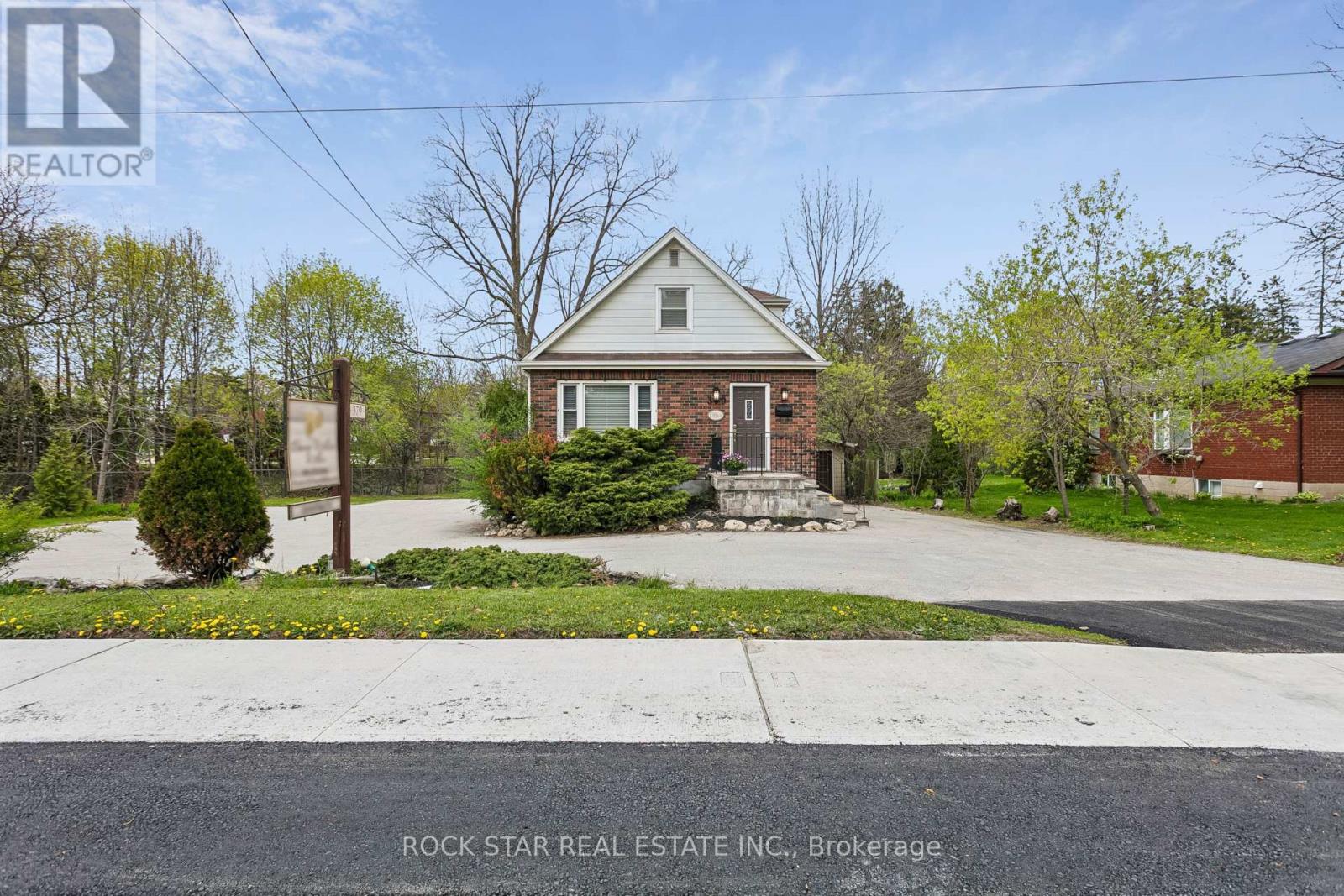 Detached at 379 ONTARIO STREET S, Milton (TM Timberlea)