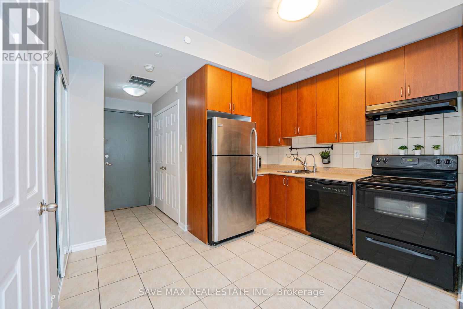 Apartment at 213 - 3075 THOMAS STREET, Mississauga