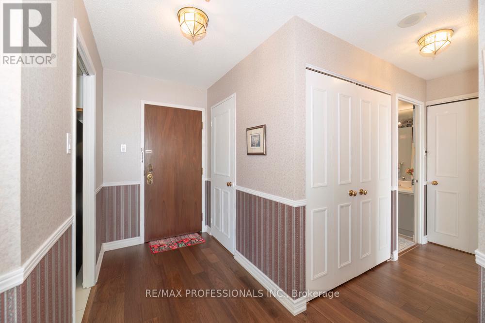 Apartment at 702 - 1320 ISLINGTON AVENUE, Toronto (Islington-City Centre West)