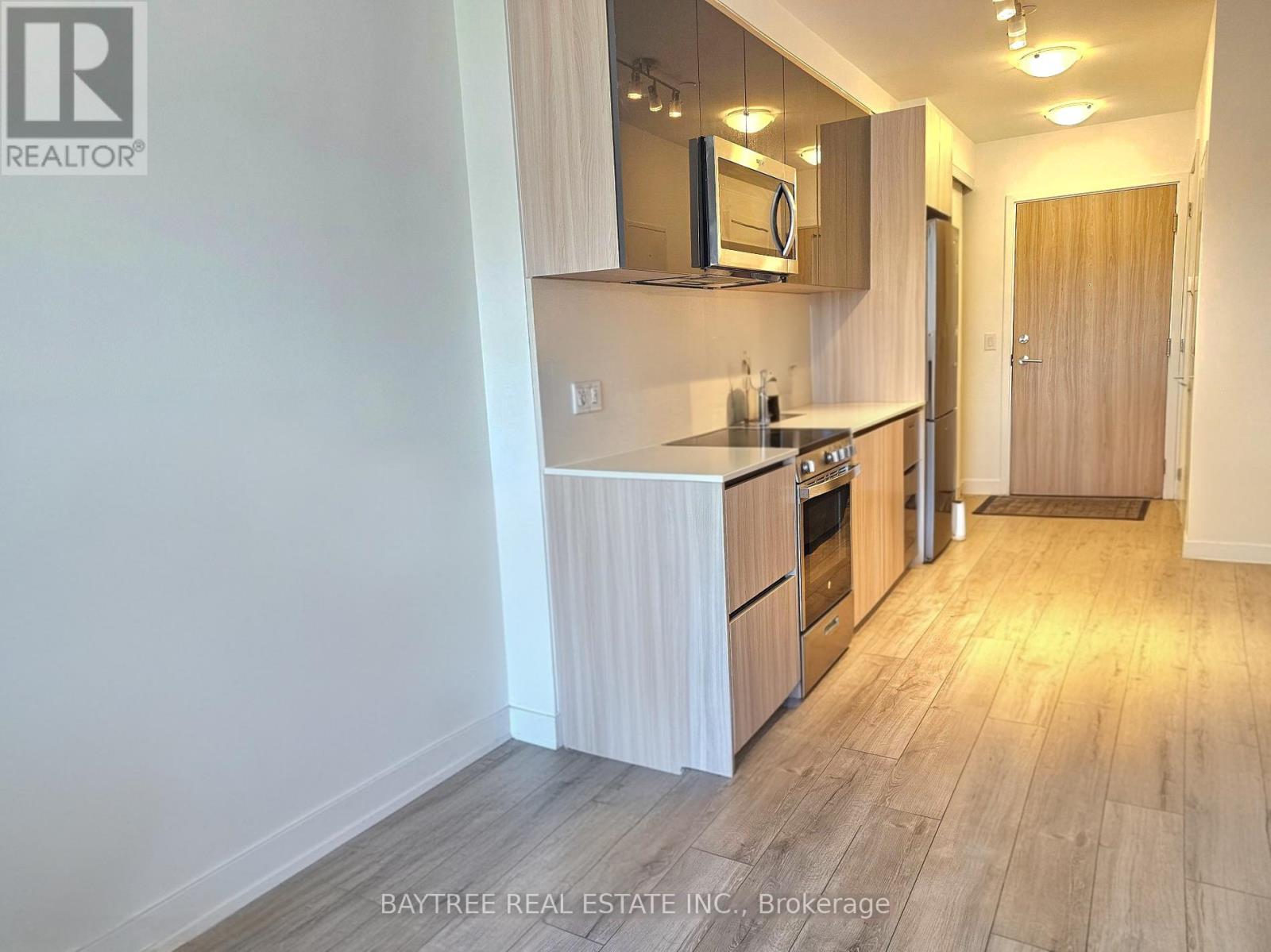 Apartment at 526 - 3100 KEELE STREET, Toronto (Downsview-Roding-CFB)
