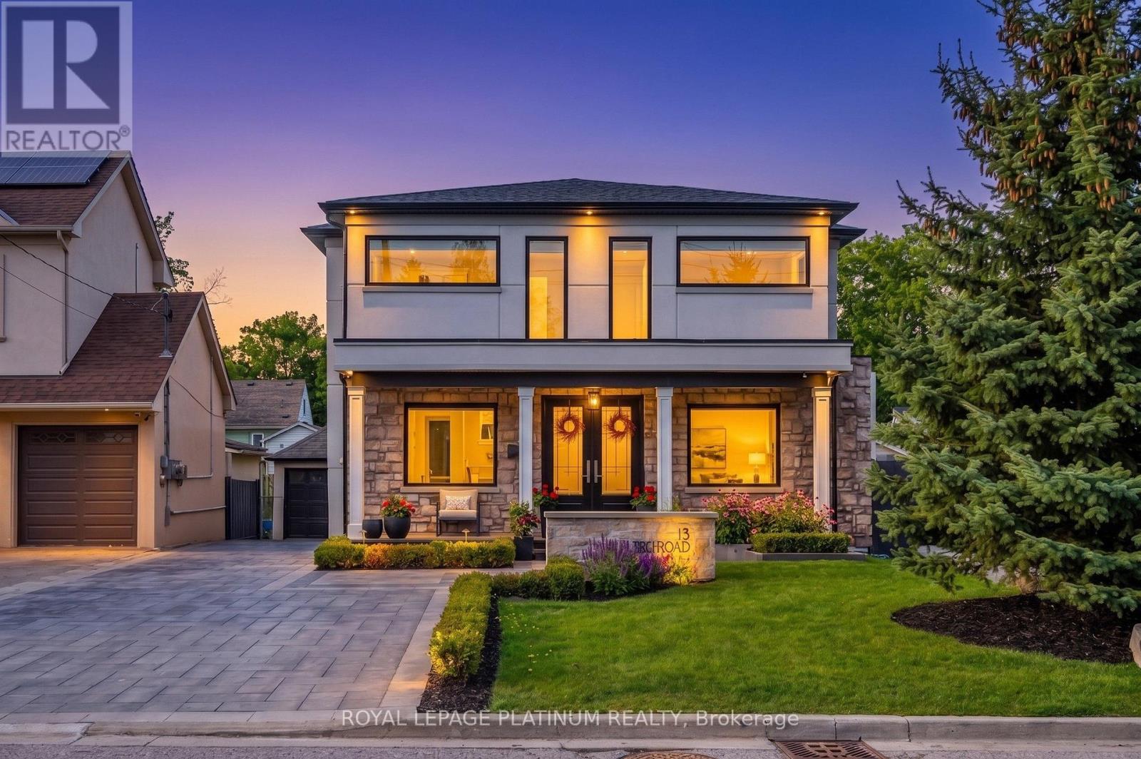 Detached at 13 ARCH ROAD, Mississauga (Streetsville)