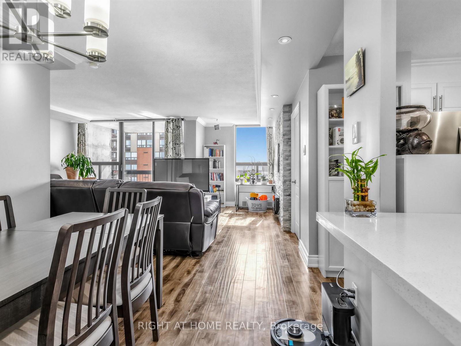 Apartment at 1509 - 20 MISSISSAUGA VALLEY BOULEVARD, Mississauga (Mississauga Valleys)