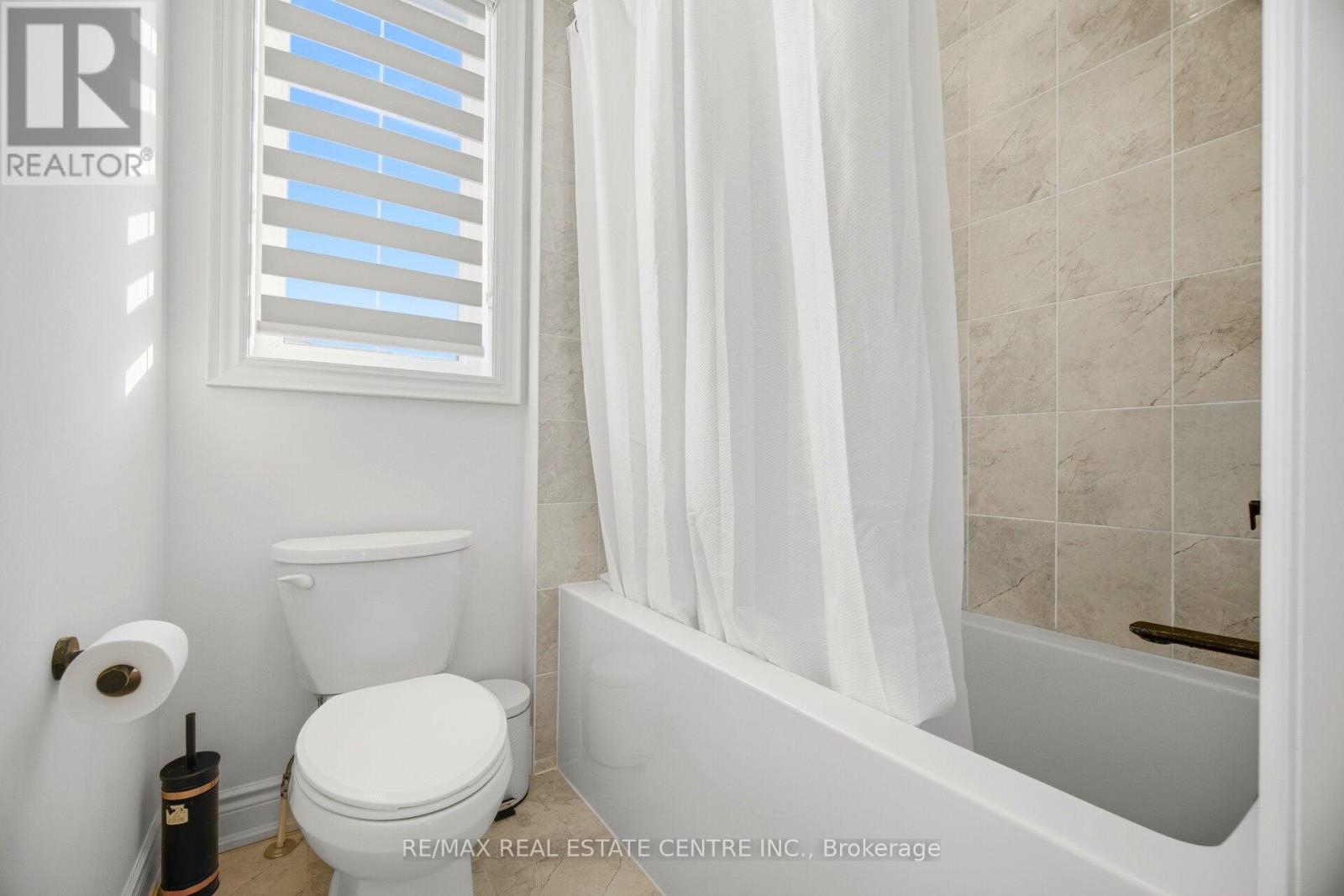 Detached at UPPER LEVELS ONLY - 2380 EDWARD LEAVER TRAIL, Oakville