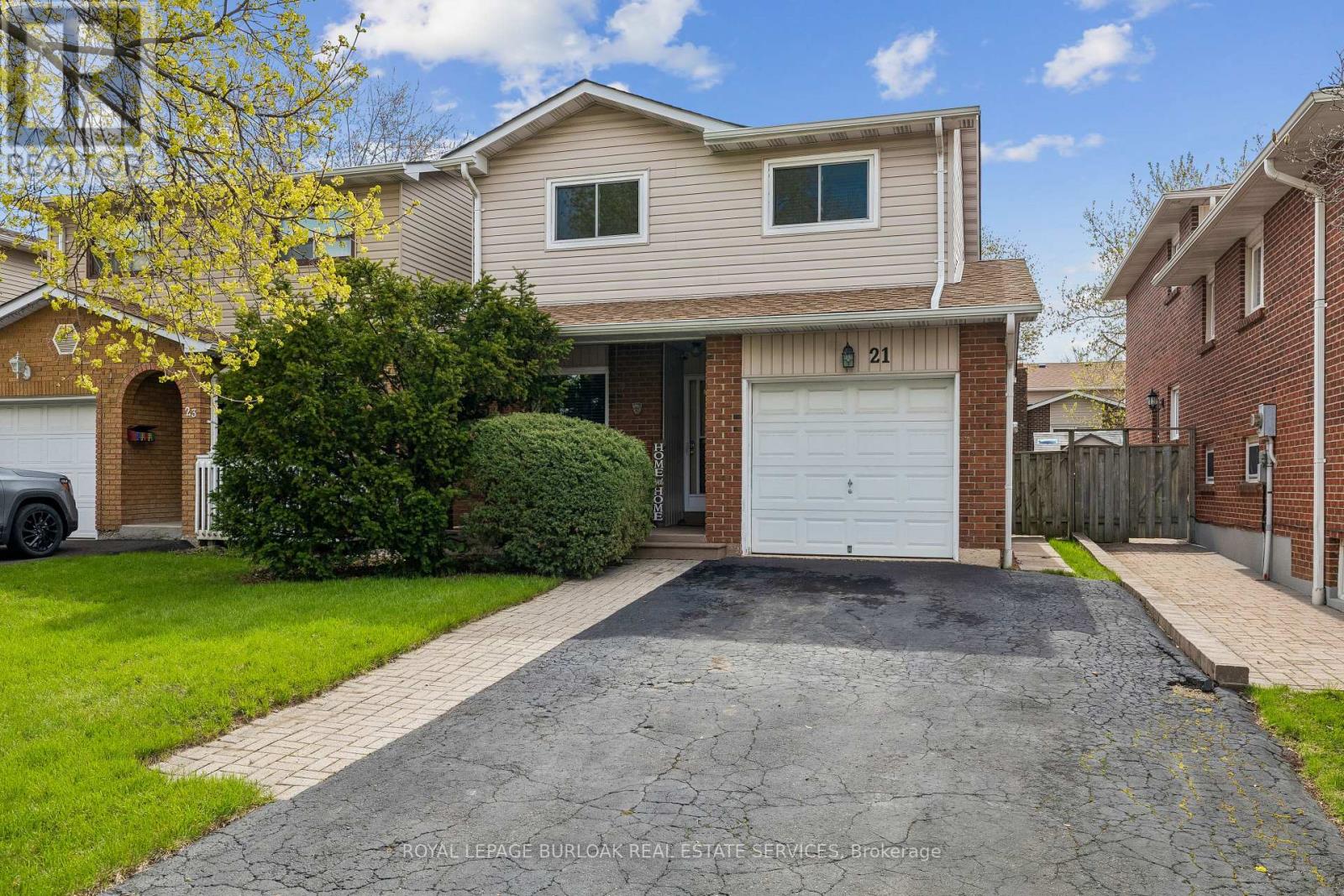 Semi-Detached/Link at 21 LIONSHEAD LOOKOUT, Brampton (Westgate)