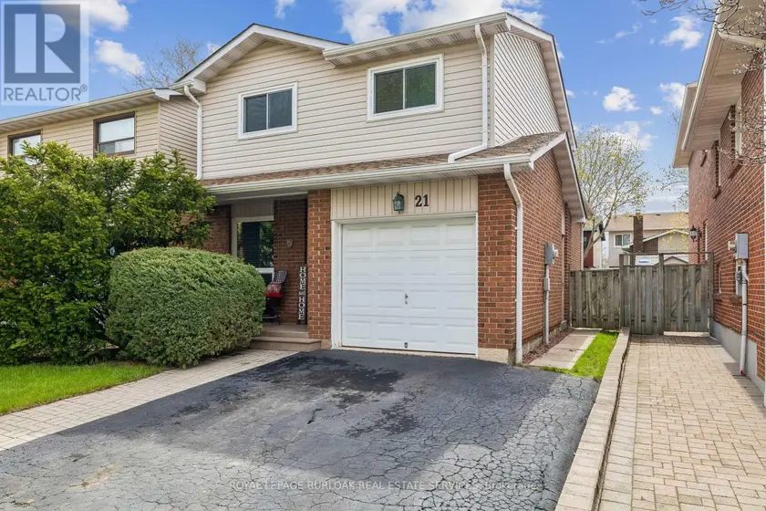 Semi-Detached/Link at 21 LIONSHEAD LOOKOUT, Brampton (Westgate)