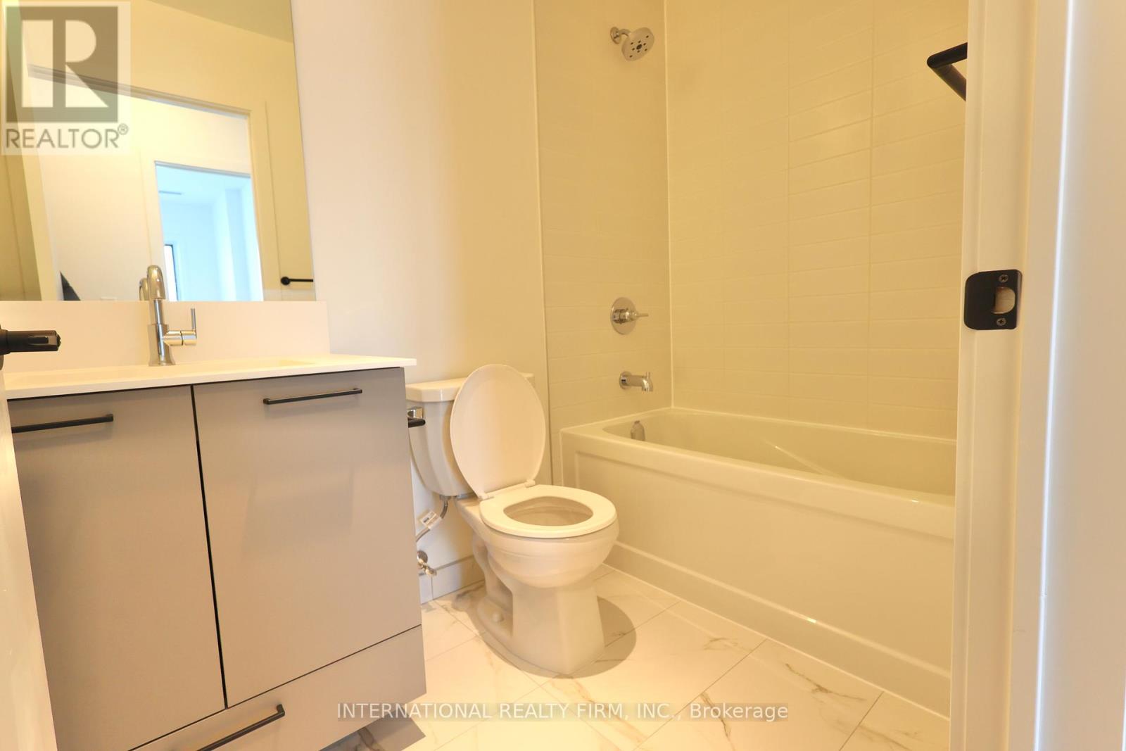 Townhouse at B-020 - 20 LAGERFELD DRIVE N, Brampton