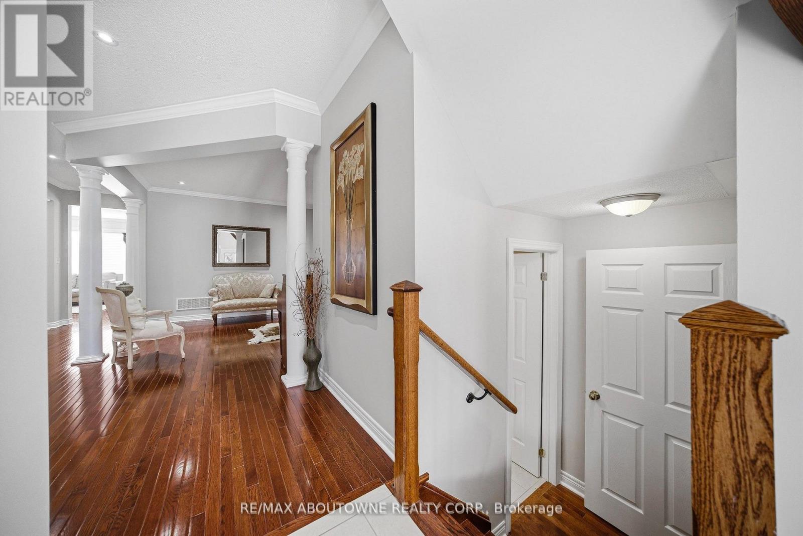 Detached at 884 STOUTT CRESCENT, Milton