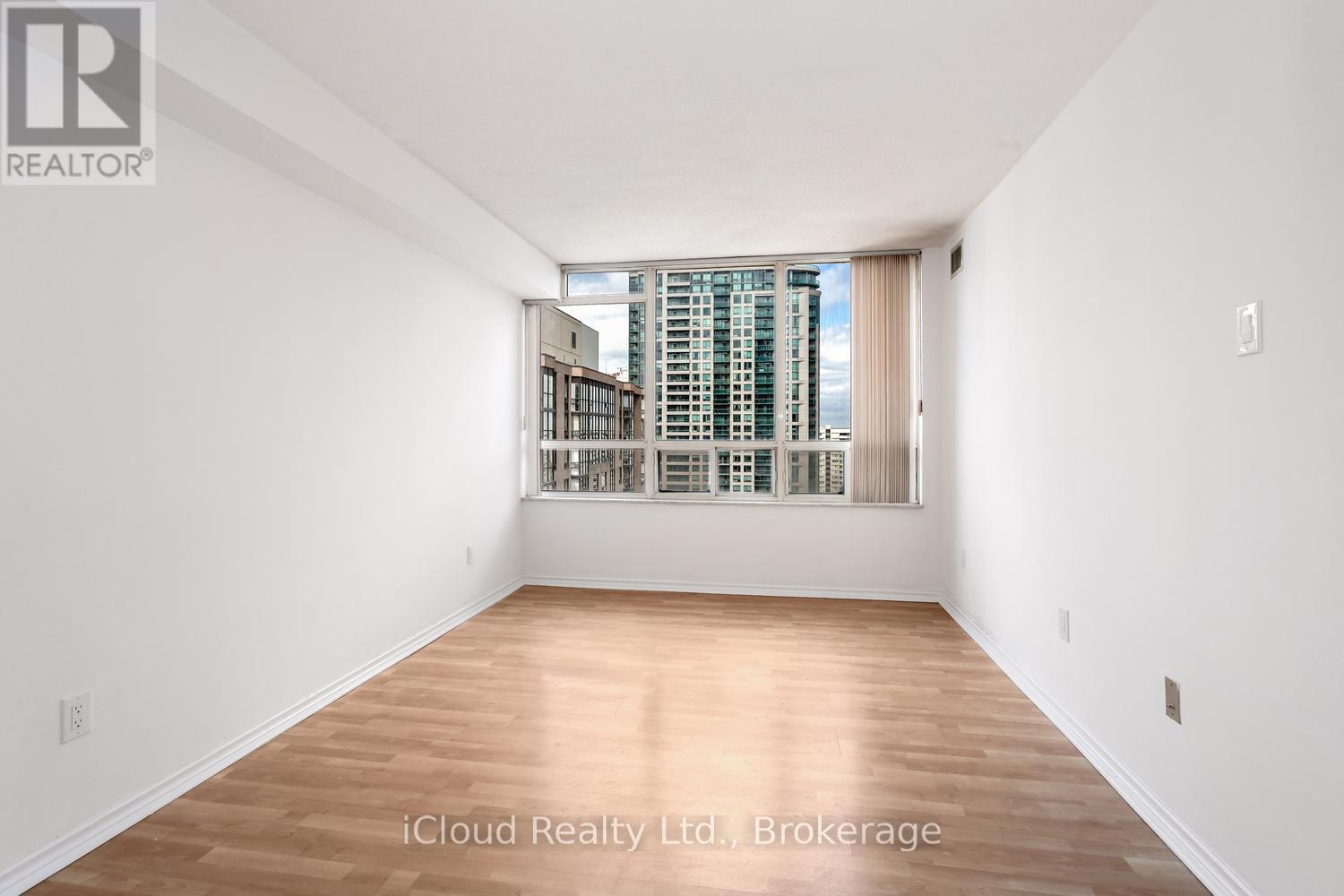 Apartment at 2111 - 285 ENFIELD PLACE, Mississauga