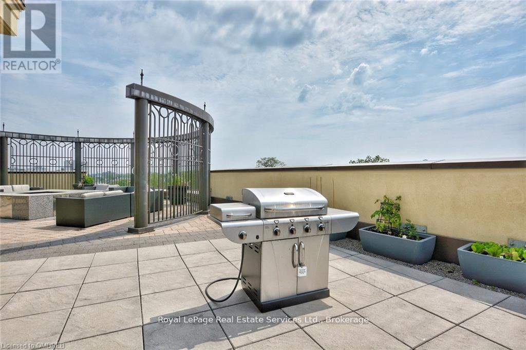 Apartment at 407 - 205 LAKESHORE ROAD W, Oakville