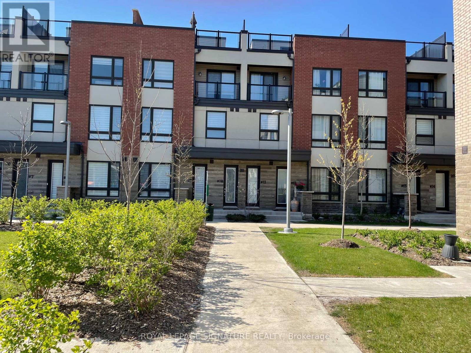 Townhouse at 11 - 20 WOODSTREAM DRIVE, Toronto (West Humber-Clairville)