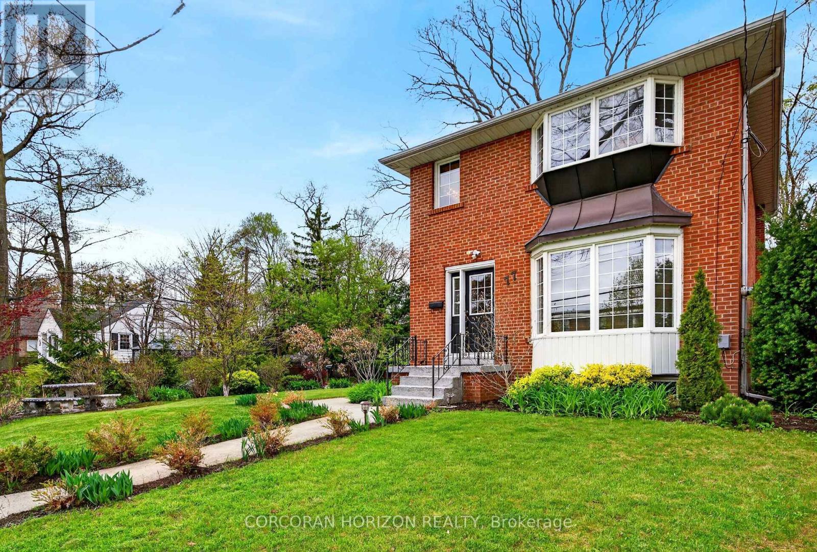 Detached at 77 MINEOLA ROAD E, Mississauga (Mineola)