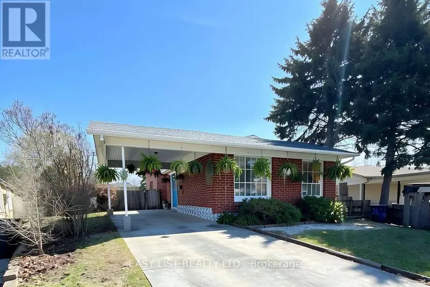 Detached at 24 ELMVALE CRESCENT, Toronto