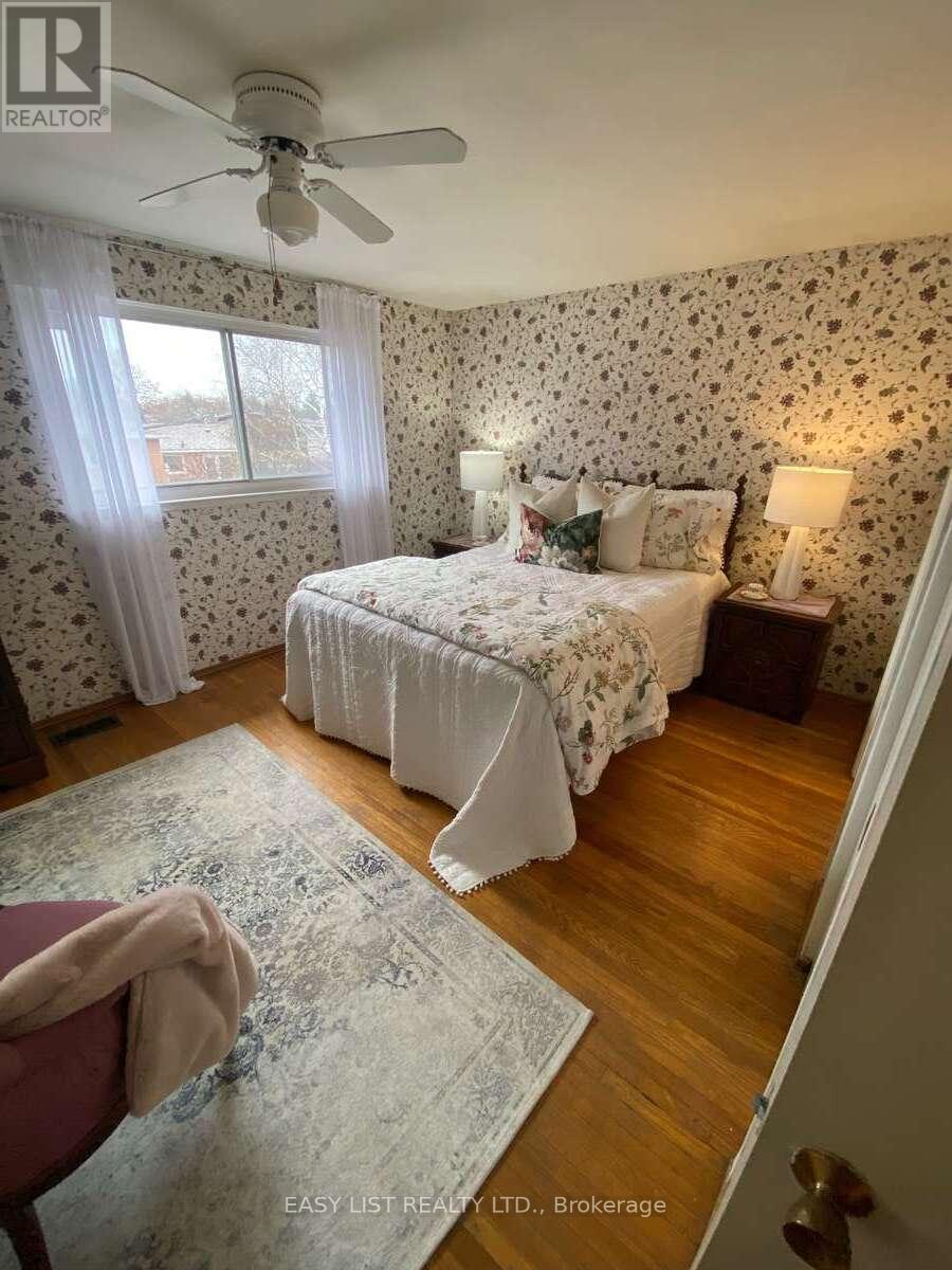 Detached at 24 ELMVALE CRESCENT, Toronto