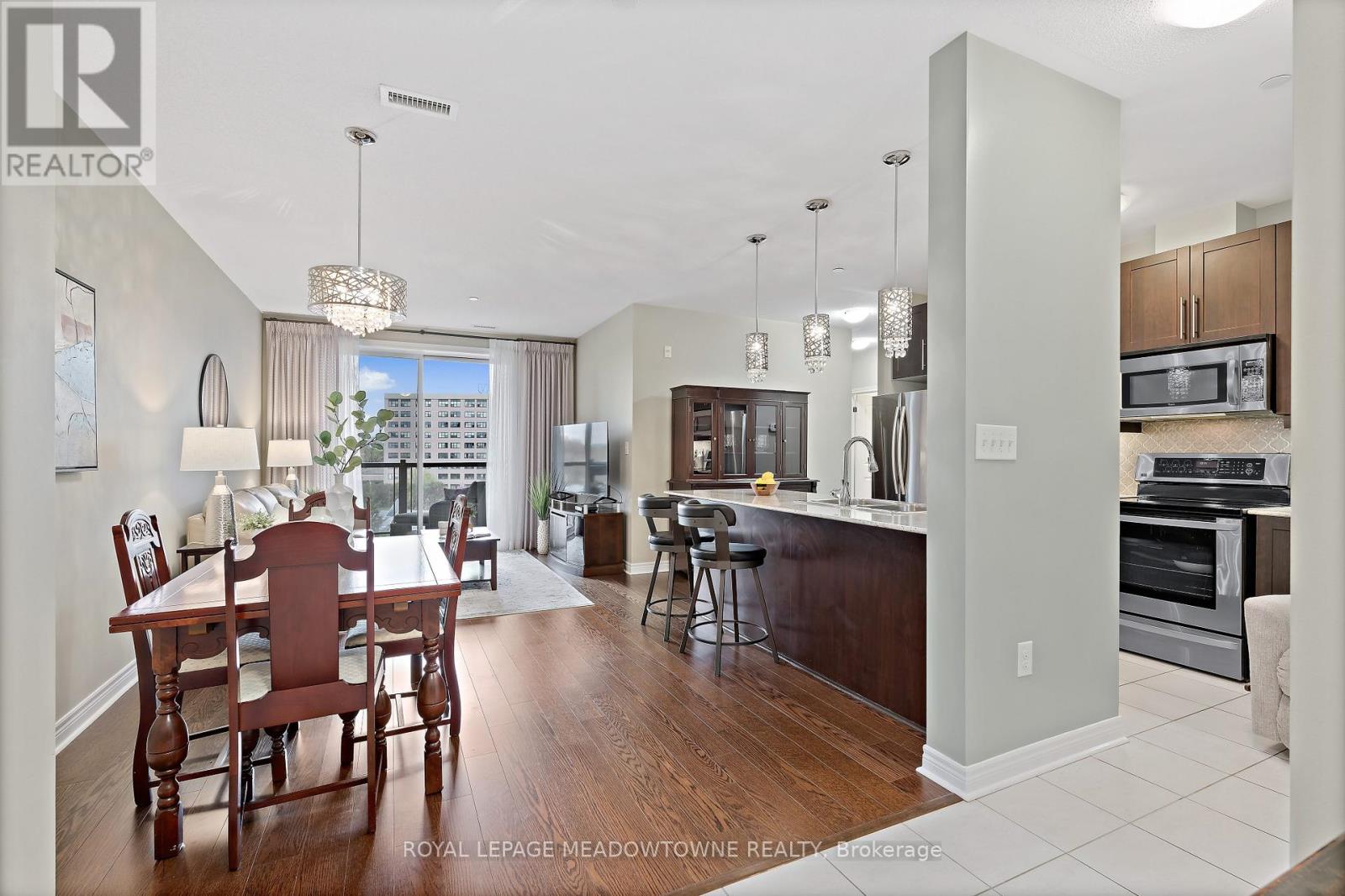 Apartment at 405 - 383 MAIN STREET E, Milton (OM Old Milton)