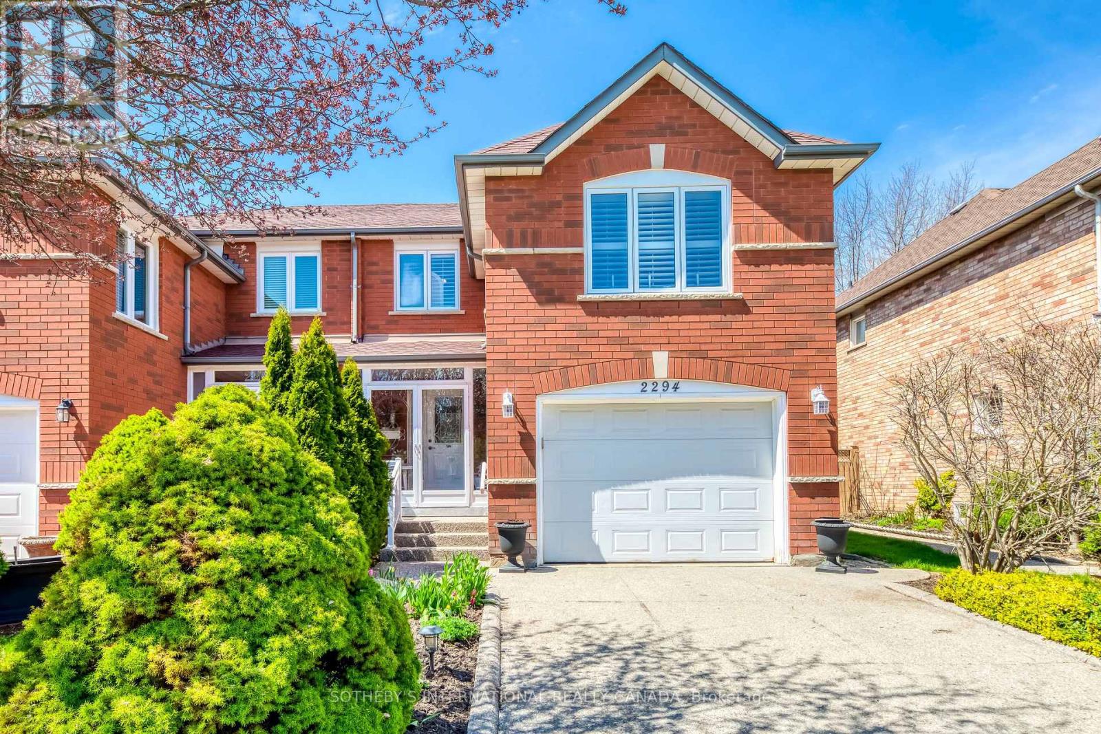 Semi-Detached/Link at 2294 DALE RIDGE DRIVE, Oakville (WT West Oak Trails)