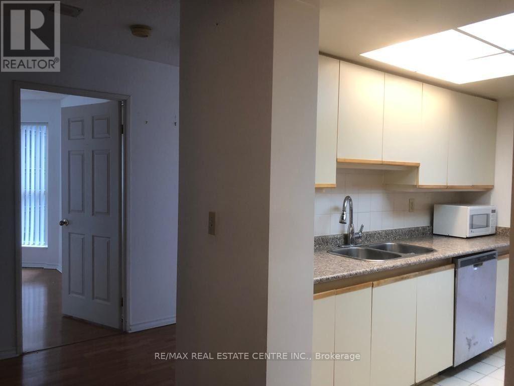 Apartment at 804 - 335 WEBB DRIVE, Mississauga