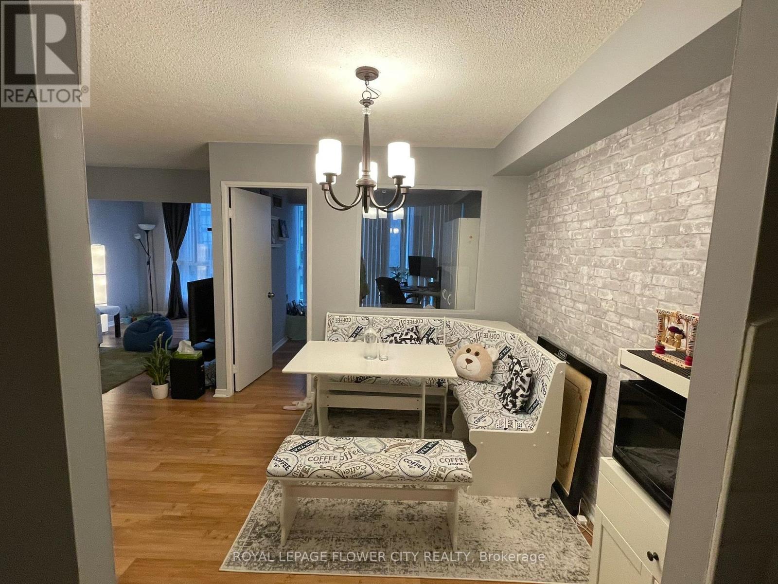 Apartment at 1008 - 145 HILLCREST AVENUE, Mississauga (Cooksville)
